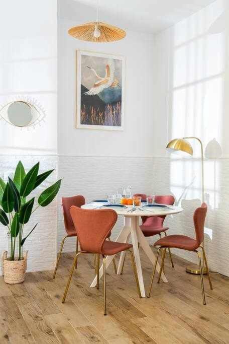 Monkeys Apartments 7Revueltas Deluxe เซบีญา ภายนอก รูปภาพ