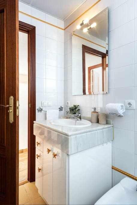 Monkeys Apartments 7Revueltas Deluxe เซบีญา ภายนอก รูปภาพ