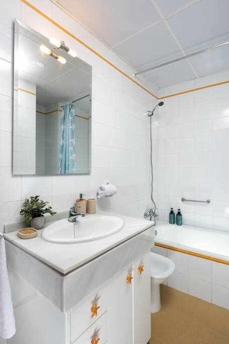Monkeys Apartments 7Revueltas Deluxe เซบีญา ภายนอก รูปภาพ