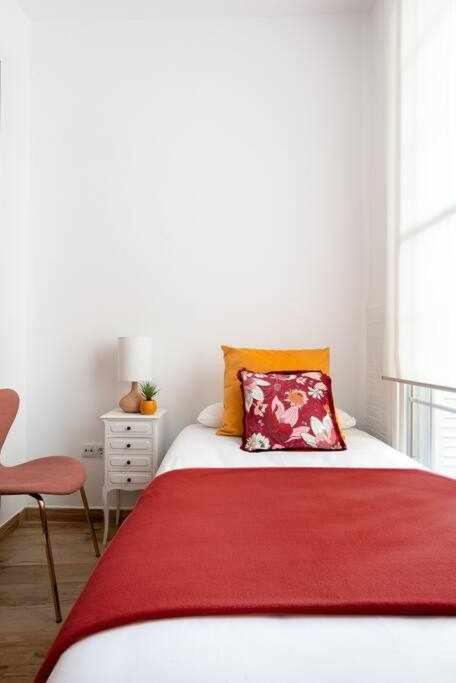 Monkeys Apartments 7Revueltas Deluxe เซบีญา ภายนอก รูปภาพ